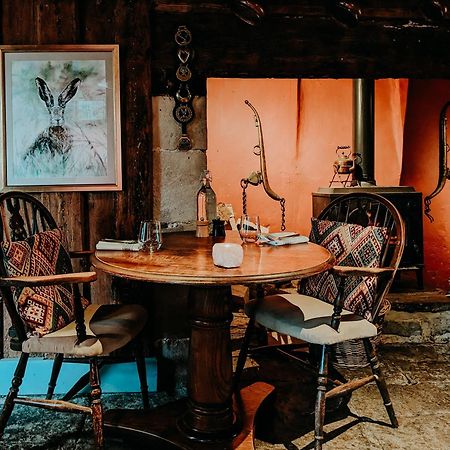 Отель The Lion At West Pennard Экстерьер фото The interior of the restaurant