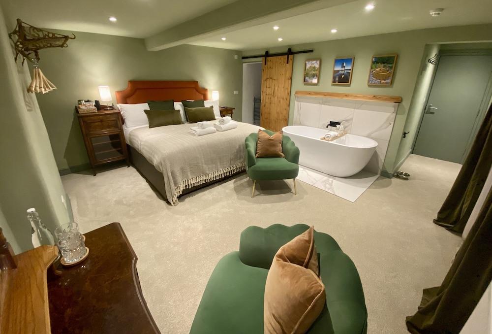Отель The Lion At West Pennard Экстерьер фото The Green Room